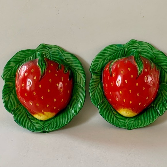 Vintage Rossetti Hand Painted Ceramic Strawberry Plaques - Picture 1 of 12